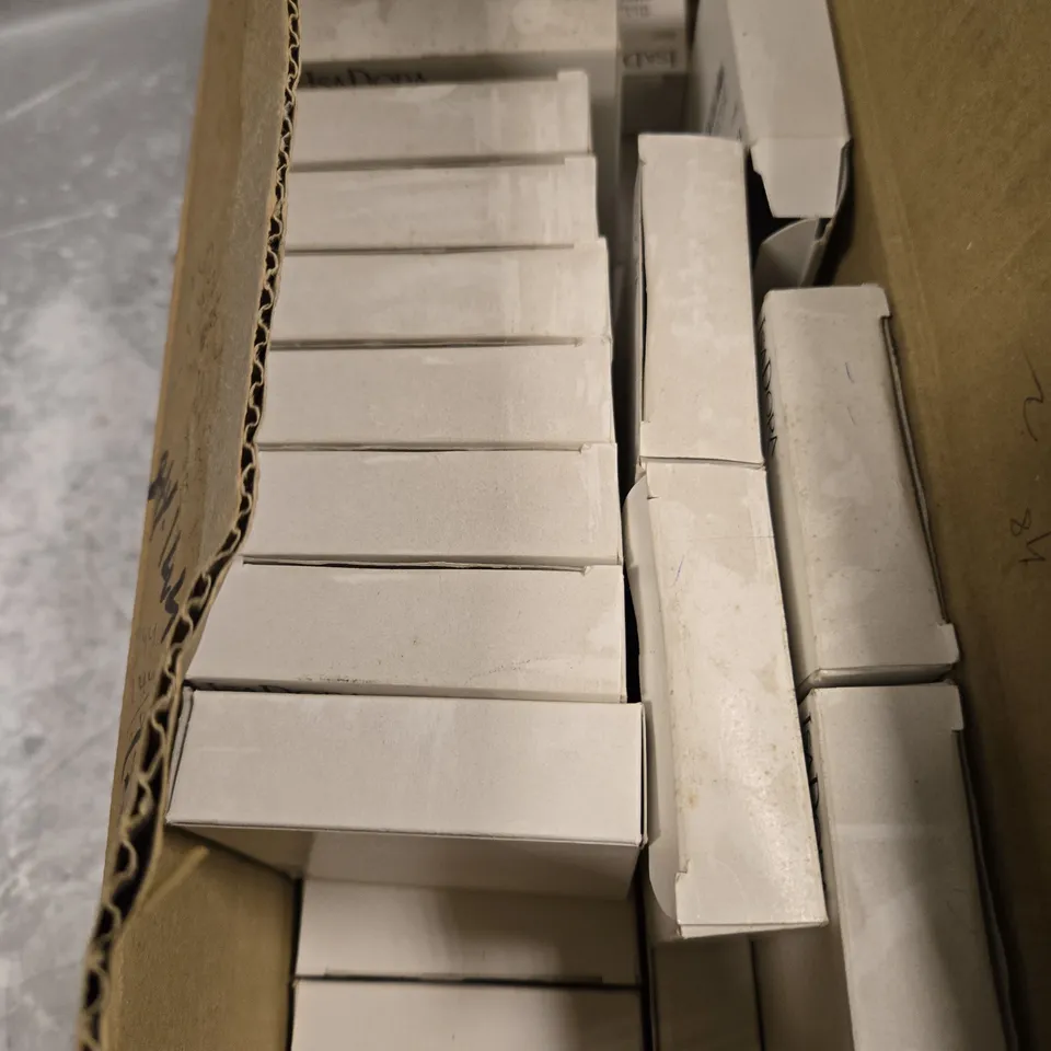 BOX OF APPROX 100 ISADORA WONDER NAIL WIDE BRUSH VARNISHES IN 757 SCUBA BLUE