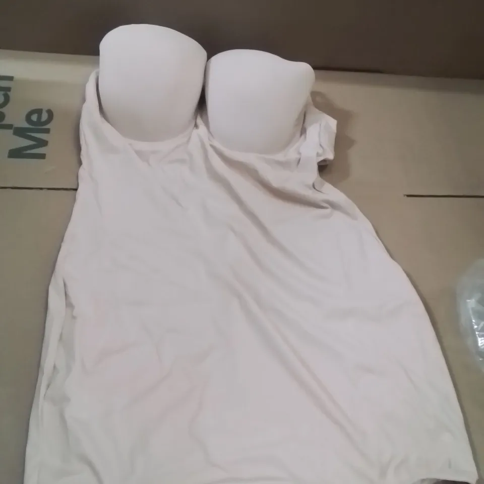 BOX CONTAINING APPROXIMATELY 8 BRAND NEW FIGLEAVES FL SMOOTHING SLIP BODYSUIT LATTE 42DD