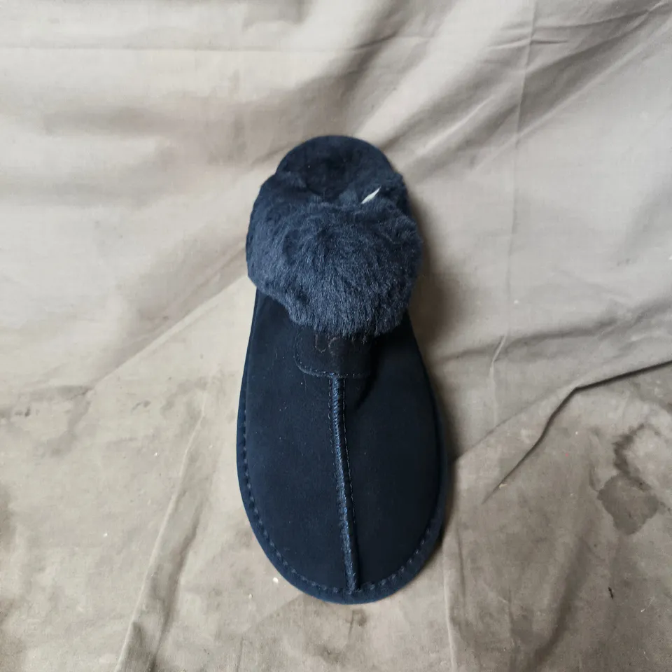 UNBOXED UGG WOMEN'S NAVY FUR-LINED SLIPPERS – UK 6 (EU 40)