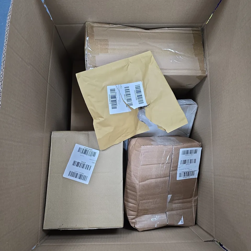 BOX OF APPROXIMATELY 10 ASSORTED ITEMS TO INCLUDE: USB BAR AND NECKLACE