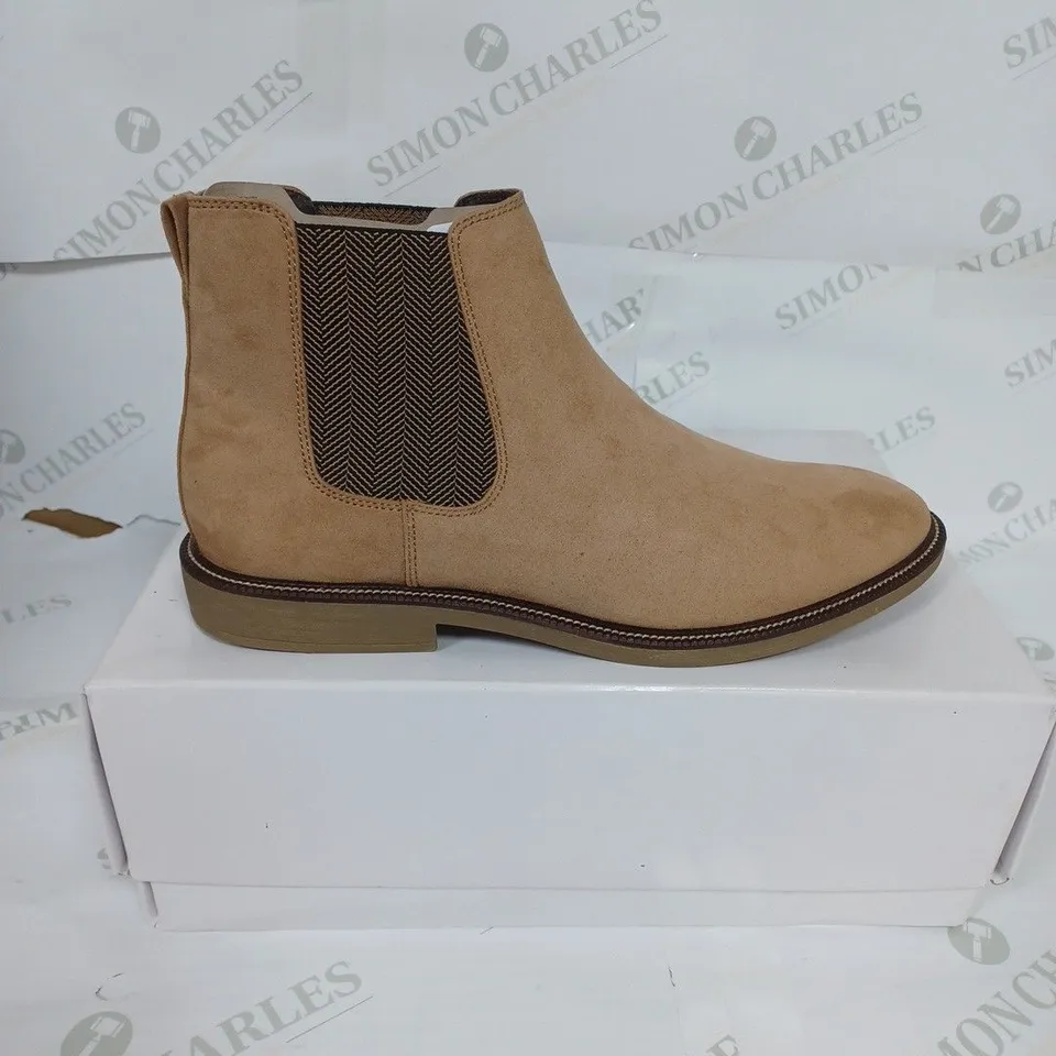 BOXED MENS MARSH MICROSUEDE SHOES IN BISCUIT SIZE 11