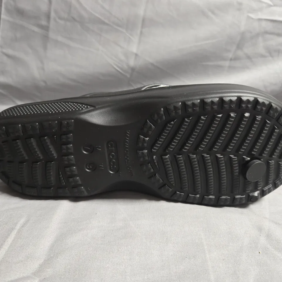 PAIR OF CROCS BAYA 2 FLIP FLOPS - UK SIZE JP