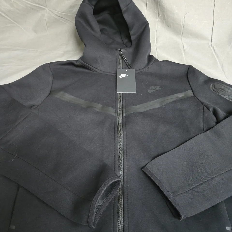 NIKE LOGO TECH JACKET SIZE M