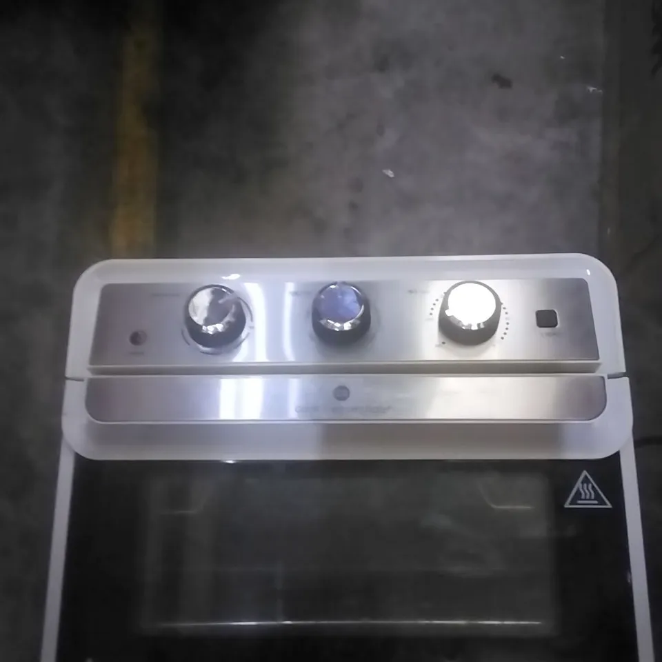 BOXED COOKS ESSENTIALS CONVECTOR OVEN (WHITE)