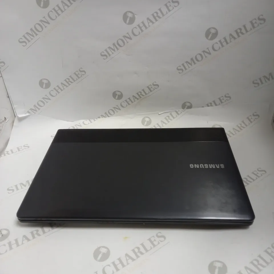SAMSUNG NP300E5C LAPTOP