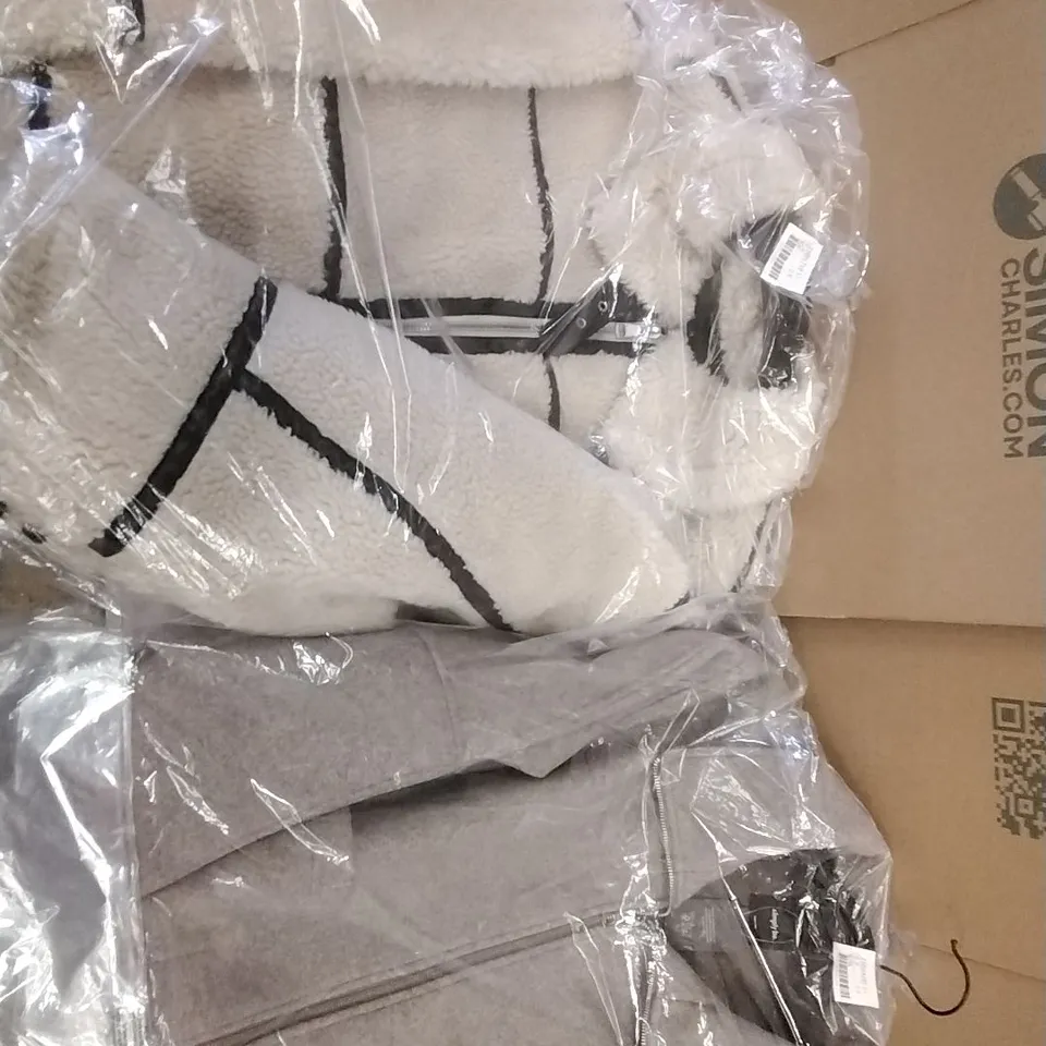 A PALLET CONTAINING APPROXIMATELY 100 BRAND NEW DESIGNER WOMEN'S CLOTHES WHICH INCLUDE; JD WILLIAMS SIMPLE BE VARIOUS STYLES OF JACKETS, BLAZERS ETC