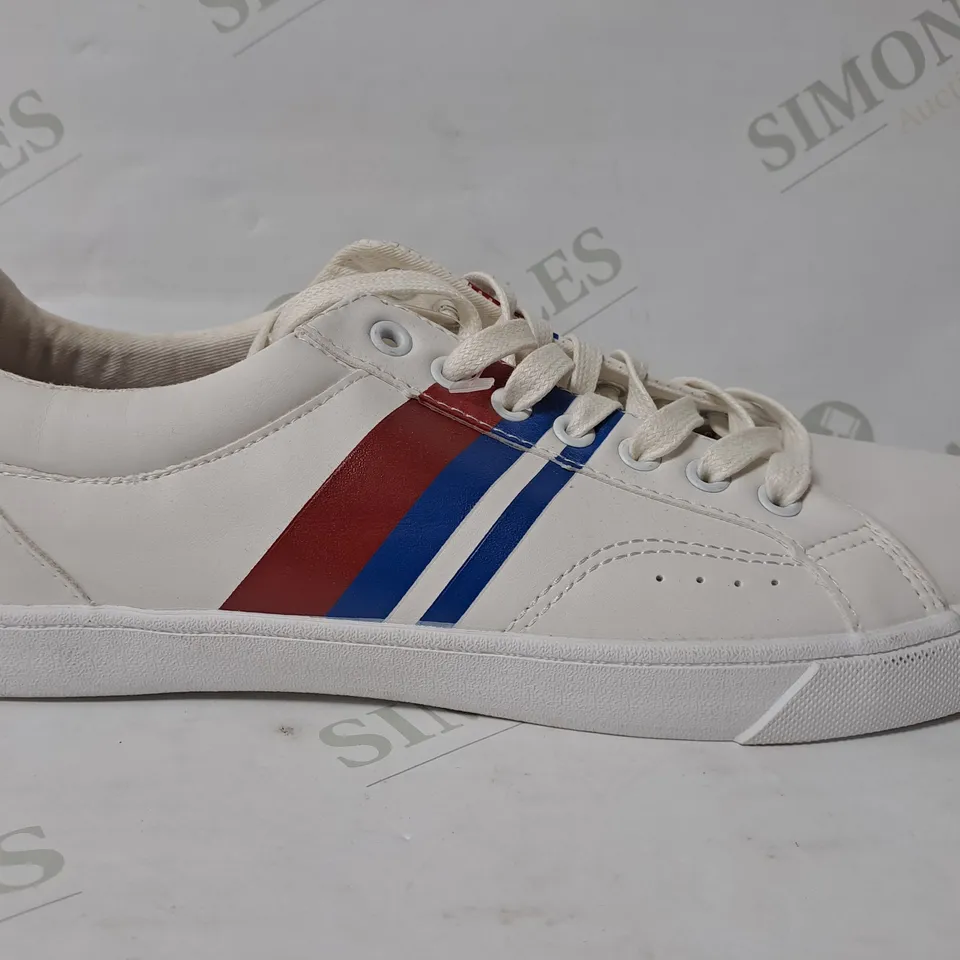 PAIR OF TOPMAN SCORE STRIPE IN WHITE TRAINERS - UK 9 