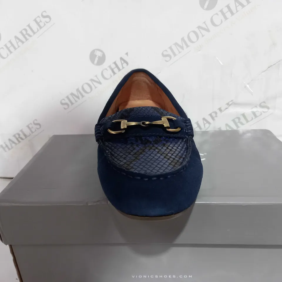 BRAND NEW VIONIC HONOR DAYNA NAVY LOAFERS NAVY SIZE 7