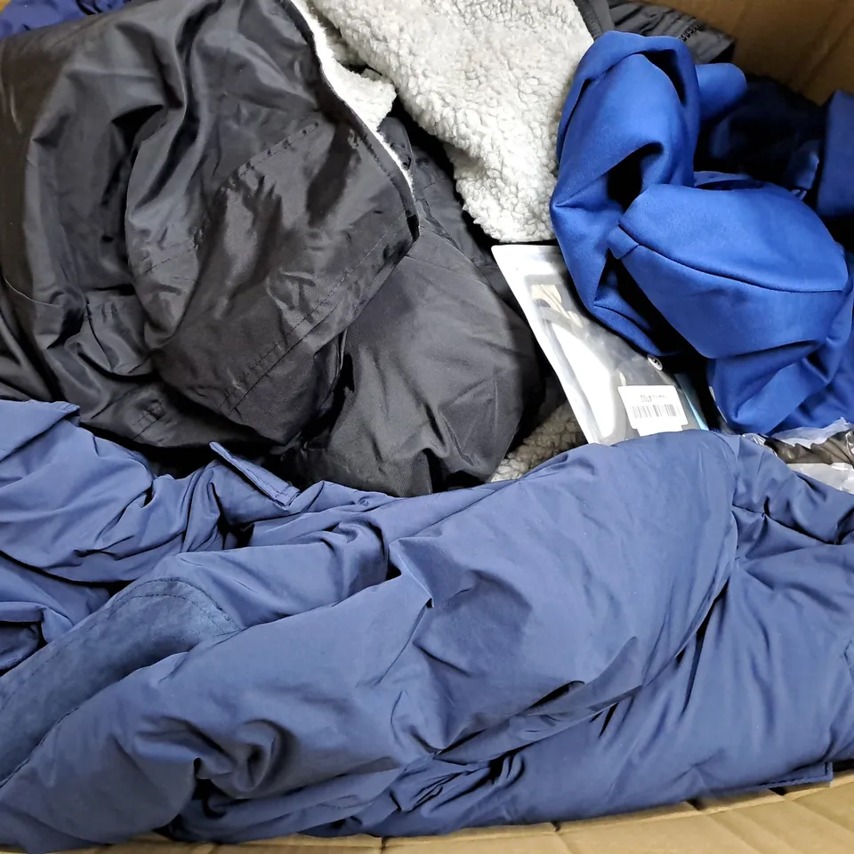 BOX OF APPROXIMATELY 25 ASSORTED CLOTHING ITEMS TO INCUDE - T-SHIRT - TROUSERS , TOPS , SOCKS - ETC