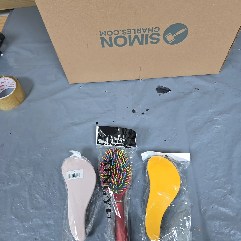 HAIR CARE SET – RAINBOW-BRISTLE BRUSH WITH RED HANDLE + TWO ACCESSORIES (3 PIECES) A LARGE BOX FULL OF A LARGE QUANTITY .