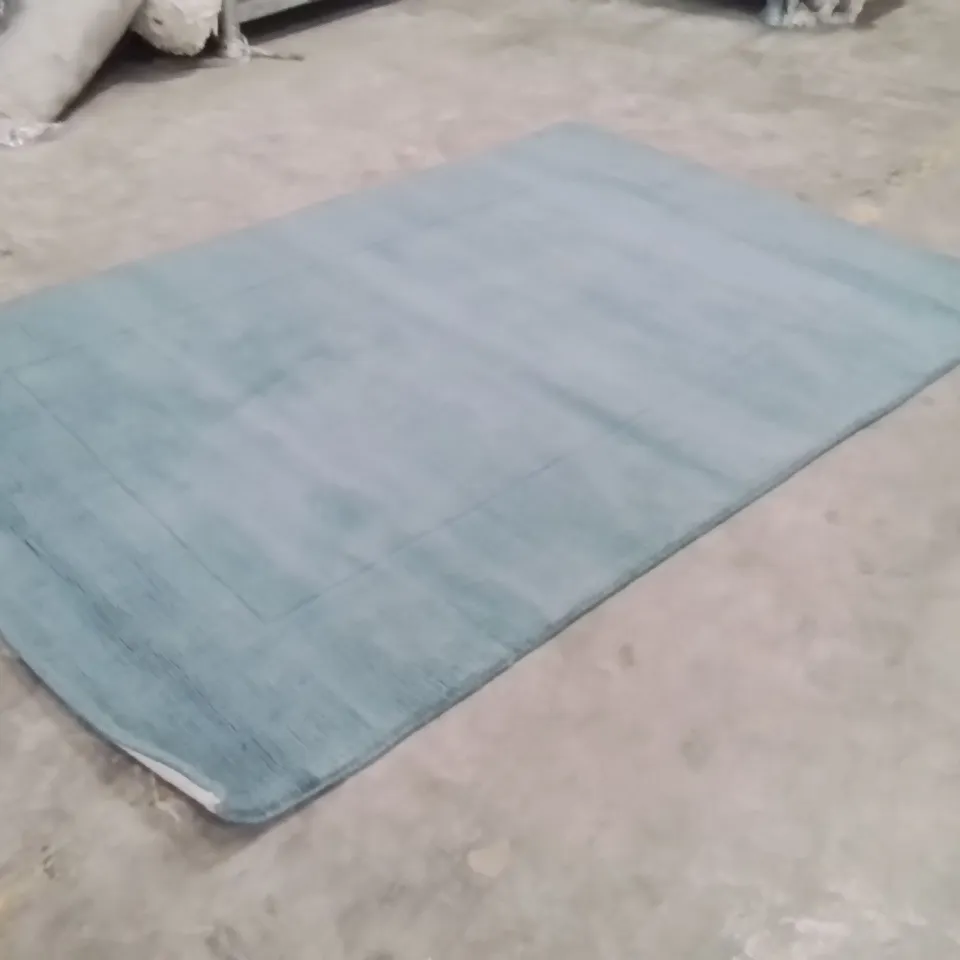 QUALITY DESIGNER AREA RUG - APPROXIMATELY 230X160CM