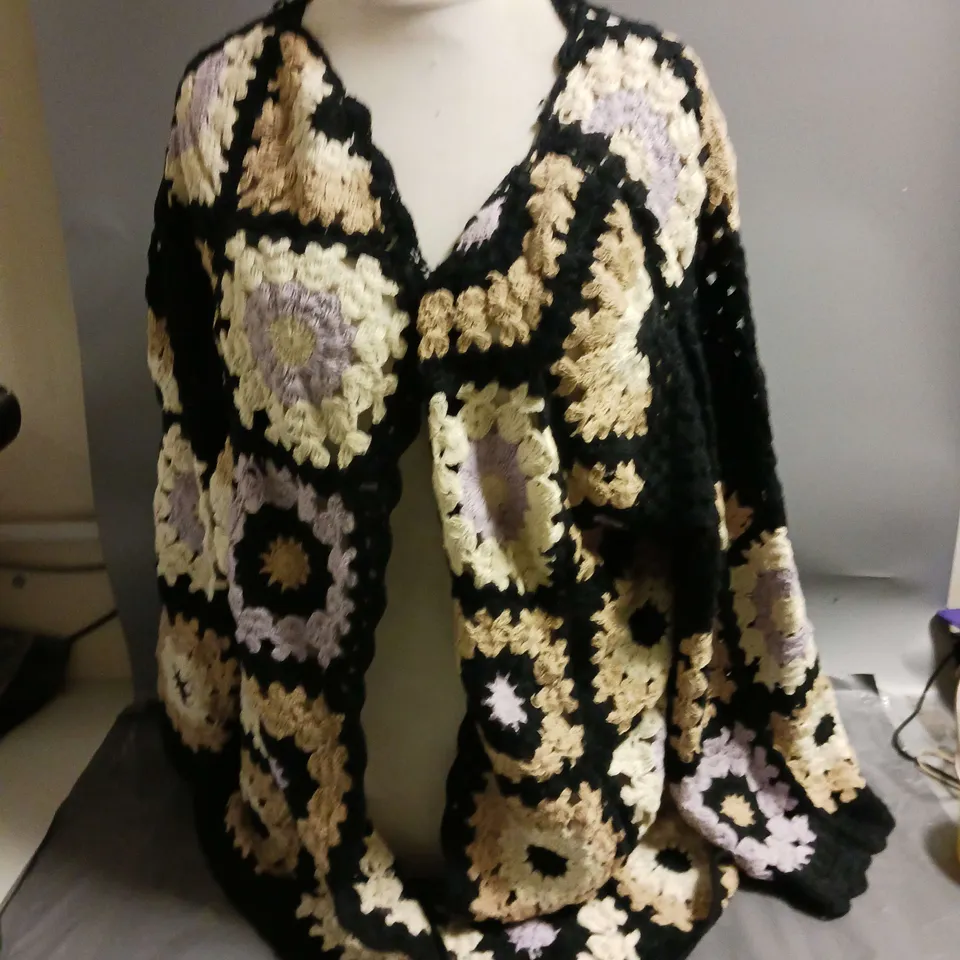 MONSOON LADIES KNITTED CARDIGAN BLACK FLORAL DESIGN SIZE L/XL