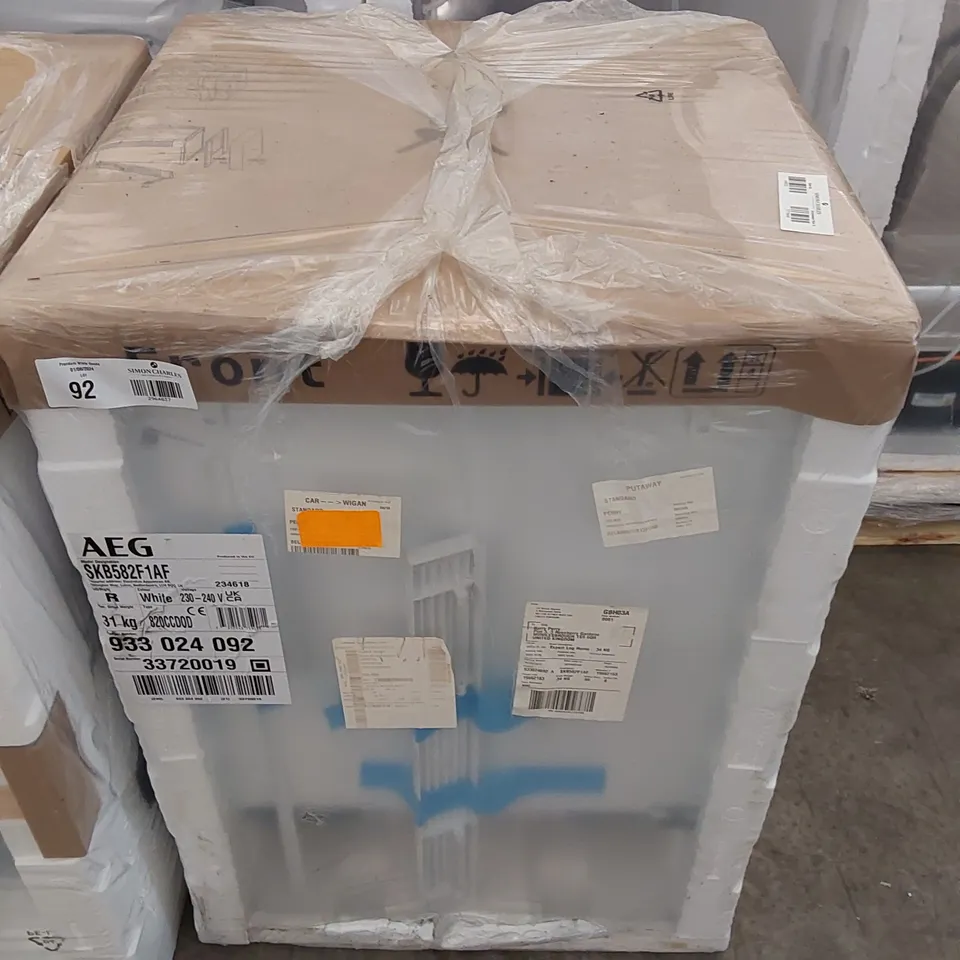 AEG INTEGRATED UNDER COUNTER FRIDGE MODEL SKB582F1AF RRP £467