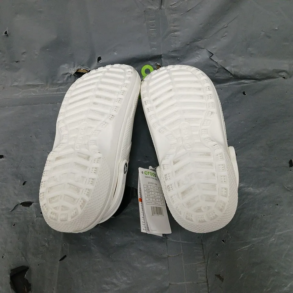 UNBAGGED PAIR OF CROCS CLASSIC LINED CLOG WHITE UK M6/W7