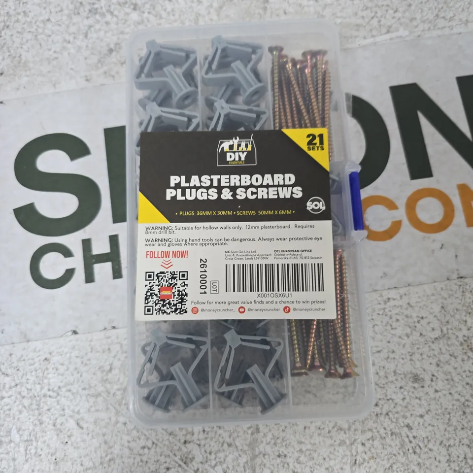 TOTE OF APPROXIMATELY 12 ASSORTED ITEMS TO INCLUDE: PLASTERBOARD PLUGS AND SCREWS