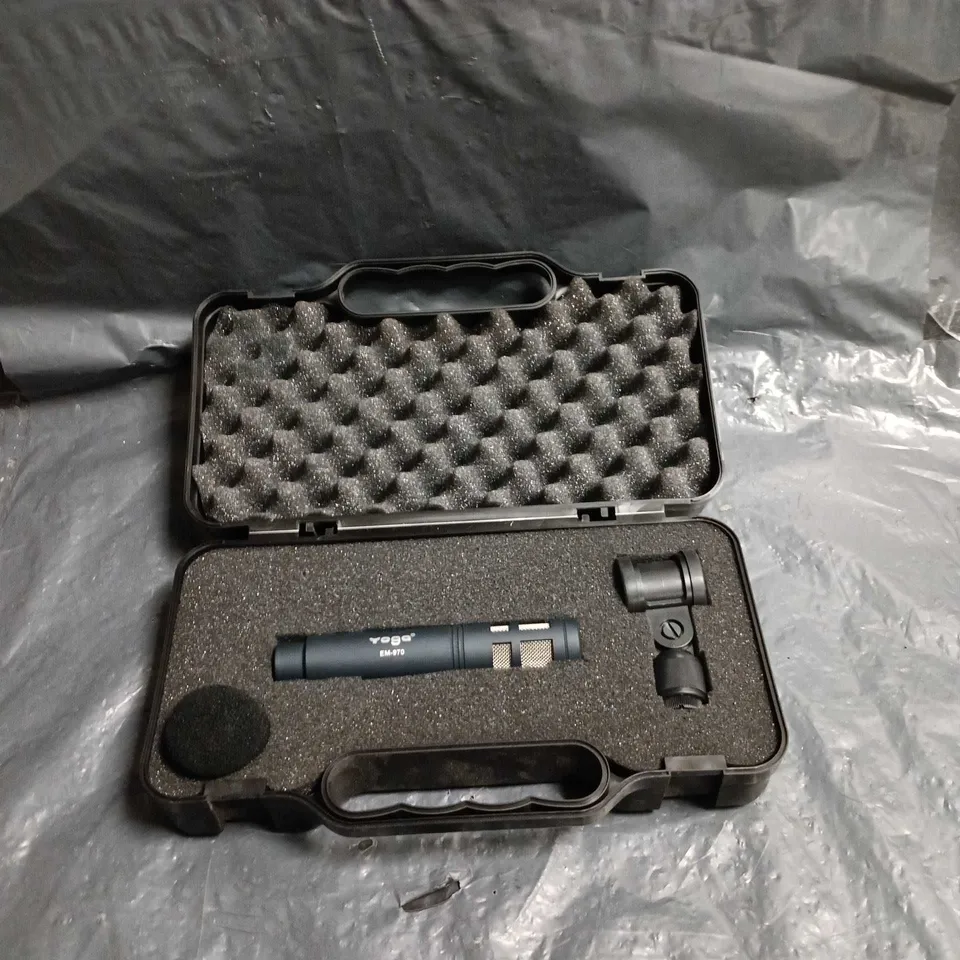 PROFESSIONAL CONDENSER MICROPHONE WITH CASE