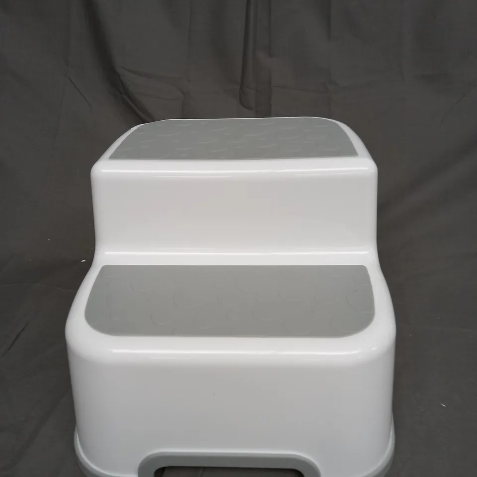 DOUBLE STEP STOOL