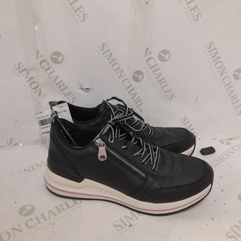 SKETCHERS BLACK TRAINERS SIZE 7