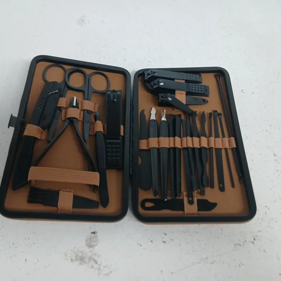 PRECISION TOOL SET IN CARRY CASE – COMPACT NAIL REPAIR KIT