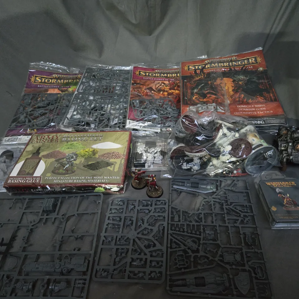 ASSORTMENT OF VARIOUS WARHAMMER MINIATURES AND SETS