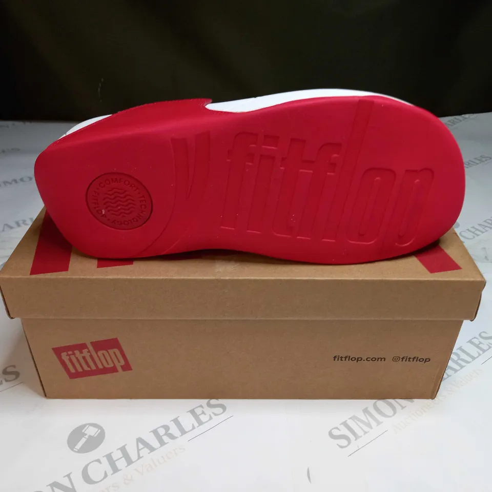 WALKSTAR TOE POST SANDALS SIZE 7 