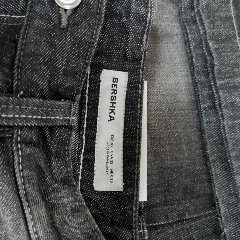 BERSHKA MEN’S DENIM JEANS, UK 32 (EU 42, US 32) – DARK WASH