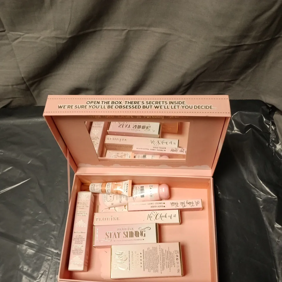 P LOUISE FULFILING DREAMS MAKE-UP SET – PINK BOX
