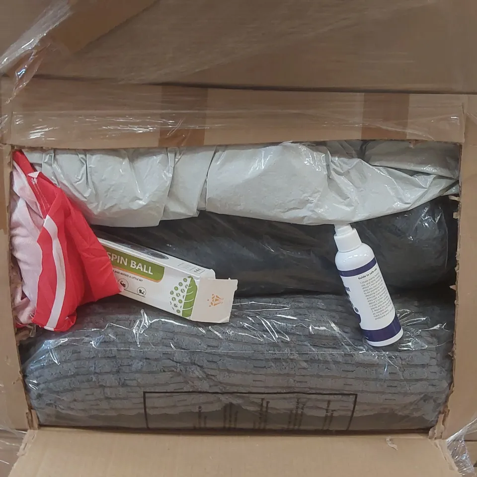 PALLET CONTAINING A VERY LARGE QUANTITY OF ASSORTED PET PRODUCTS