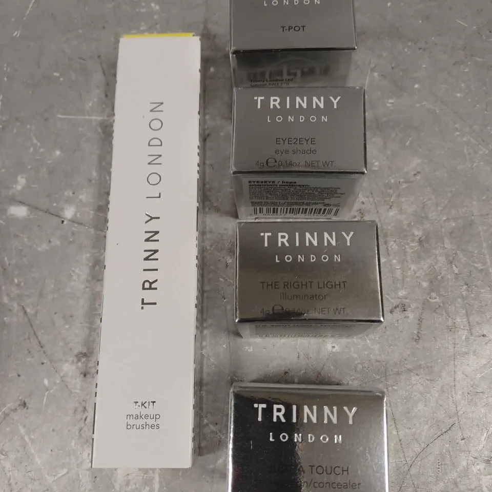 TRINNY LONDON LOT OF 5 ASSORTED COSMETIC ITEMS TO INCLUDE - THE RIGHT LIGHT ILLUMINATOR CANDLELIGHT - JUST A TOUCH CONCEALER TRINTON - T-KIT MAKEUP BRUSHES - ETC