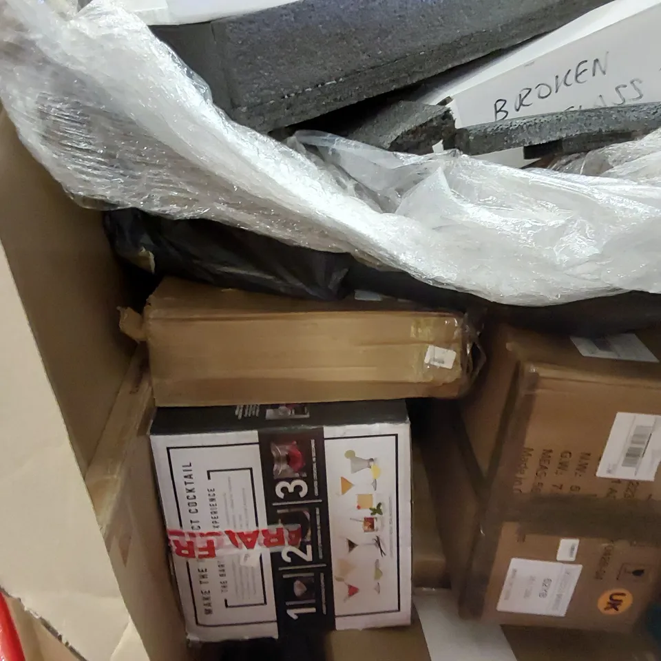 PALLET OF ASSORTED ITEMS INCLUDING: 16W LIGHT FAN, LAPTOP & MONITOR DESKTOP MOUNT, TENT, CHILDREN'S PLAY MAT