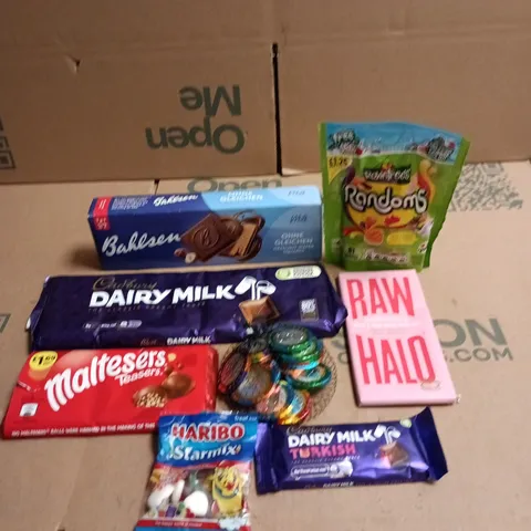 APPROXIMATELY 15 ASSORTED SWEETS AND CHOCOLATE ITEMS TO INCLUDE - CADBURY DAIRY MILK BAR, ROWNTREE RANDOMS AND HARIBO STARMIX