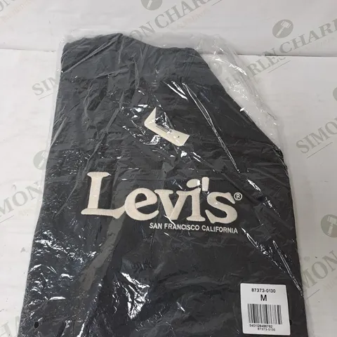 LEVI'S VINTAGE FIT BLACK T-SHIRT - MEDIUM