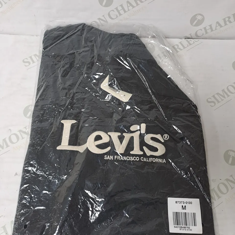 LEVI'S VINTAGE FIT BLACK T-SHIRT - MEDIUM