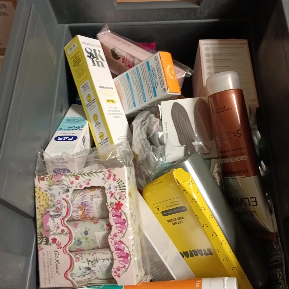 APPROXIMATEY 20 ASSORTED HEALTH AND BEAUTY PRODUCTS TO INCLUDE - ENROUSH ULTRA THIN PADS - MANCAVE CAFFEINE CONDITIONER AND SOLTAN ONCE SUN LOTION