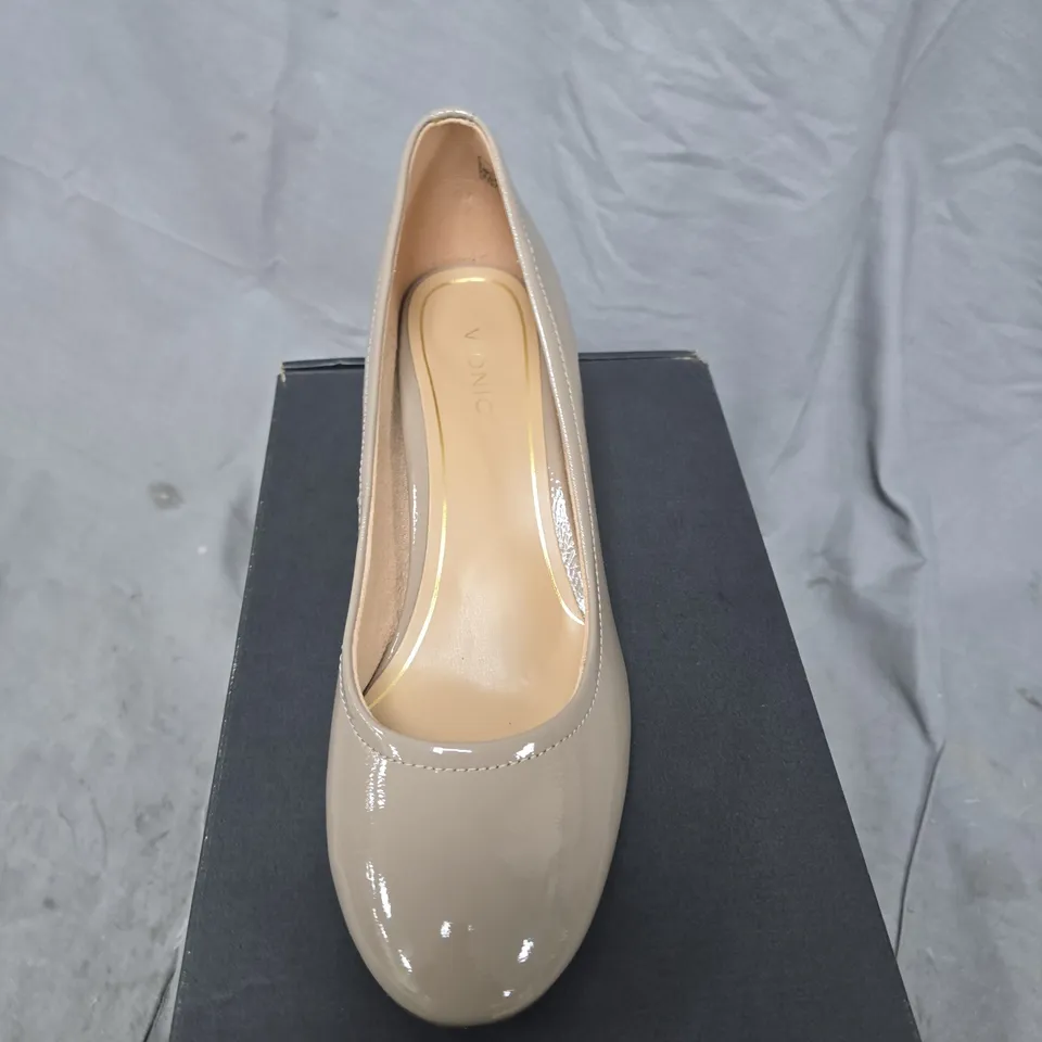 Vionic Women's Beige Patent Leather Pump - size 7