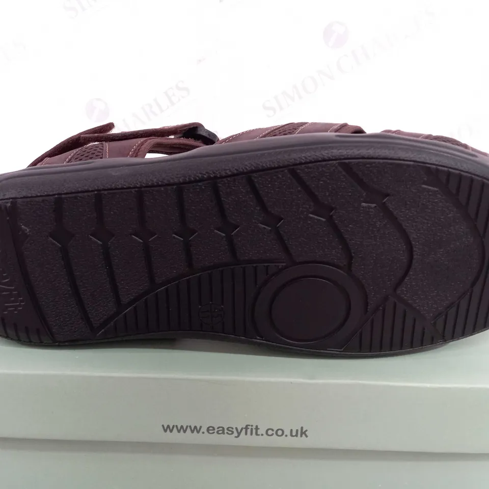 BOXED PAIR OF EASYFIT WIDE FITTING VELCRO FAUX LEATHER SANDALS - BROWN - UK 11