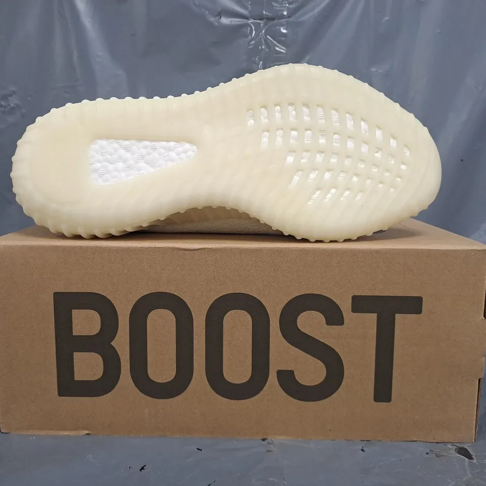 BOXED PAIR OF ADIDAS YEEZY BOOST 350 V2 SHOES IN WHITE SIZE UK 10.5