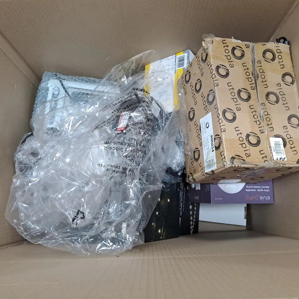 BOX OF APPROX 15 ASSORTED ITEMS TO INCLUDE -  WIRE LIGHTS 160 LEDS - MOON LIGHT - LINE LIGHTS WITH TIMER ECT