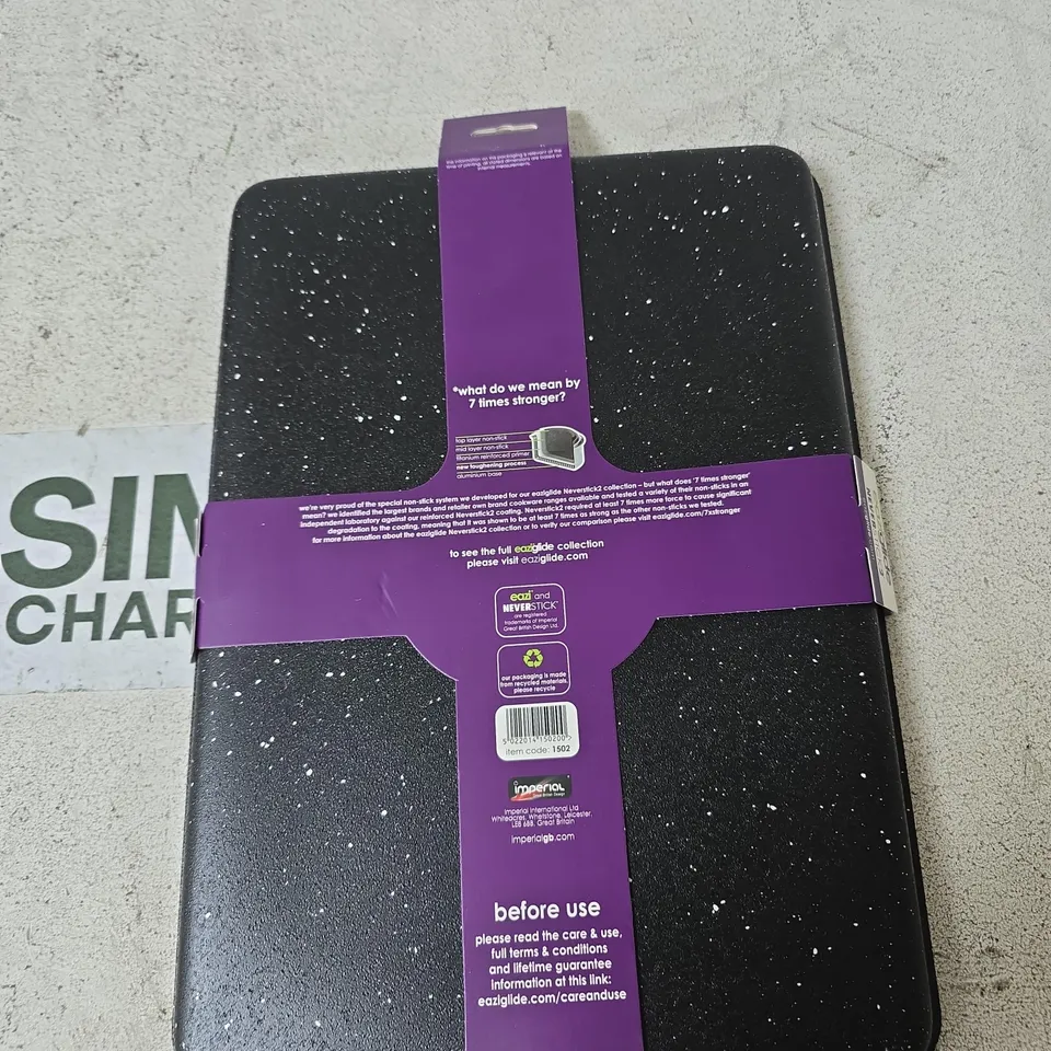 EAZI GLIDE NON-STICK BAKING TRAY 37 X 26 CM (SPECKLED FINISH)