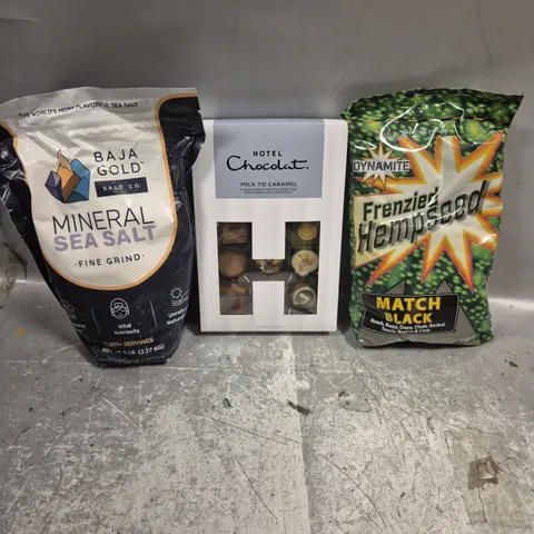 APPROXIMATELY 6 ASSORTED FOOD/DRINK PRODUCTS TO INCLUDE HOTEL CHOCOLATE SELECTION, MINERAL SEA SALT, HUEL ETC