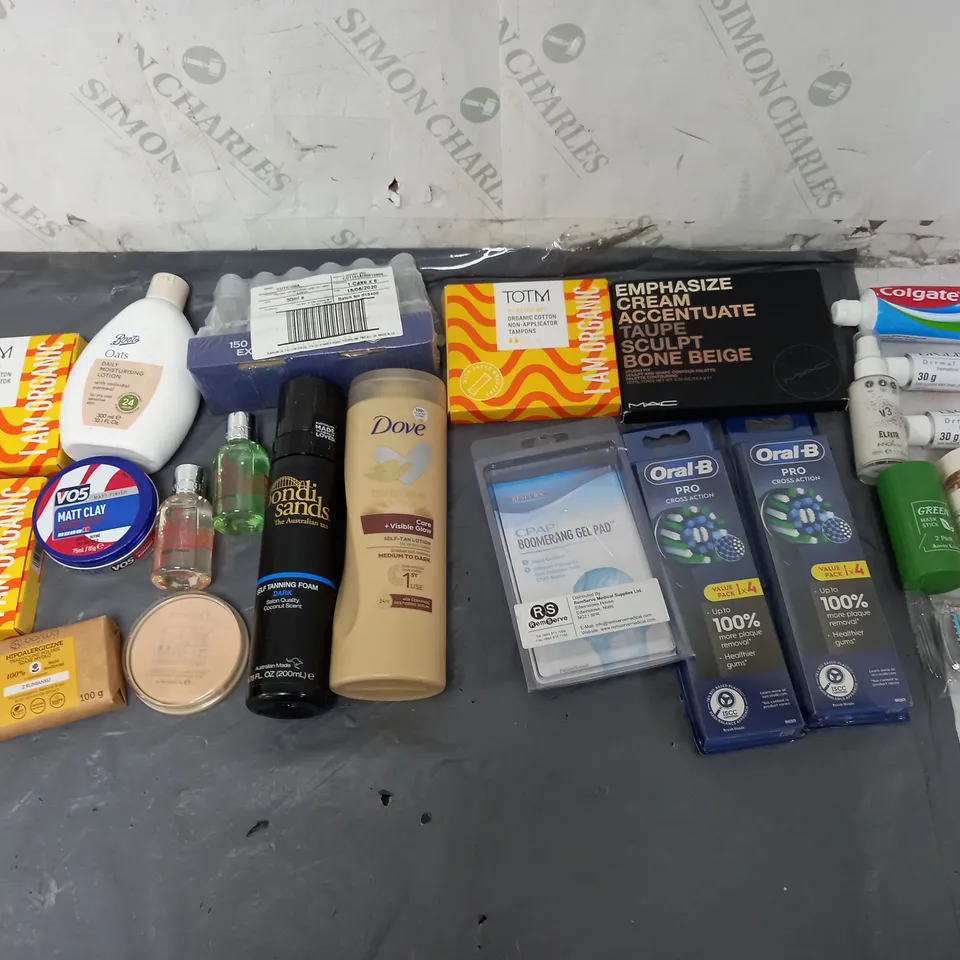 BOX OF APPROXIMATELY 12 ASSORTED COSMETIC ITEMS TO INCLUDE - DOVE SELF TAN - MAC STUDIO FIX SET - TOTM TAMPONS ETC. 