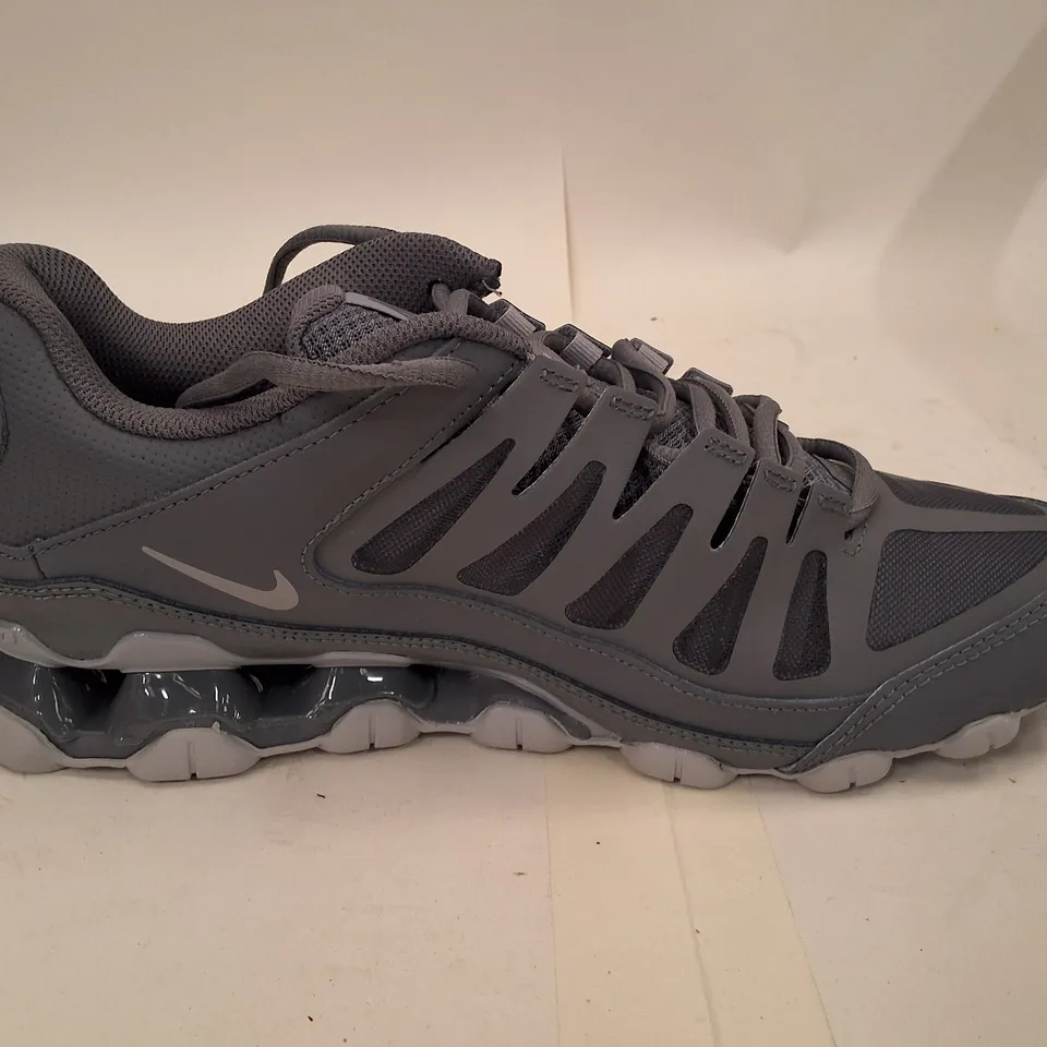 BOXED NIKE MEN'S REAX 8 TR WORKOUT SHOES – UK 7.5