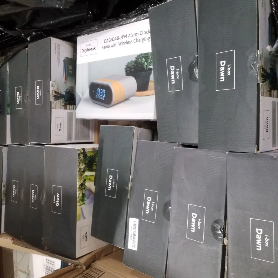 PALLET CONTAINING ASSORTED ELECTRICAL PRODUCTS INCLUDING PAPER THIN INDOOR AERIALS, ALARM CLOCK RADIOS WITH WIRELESS CHARGING & POWERDOME EXTENSION CORDS