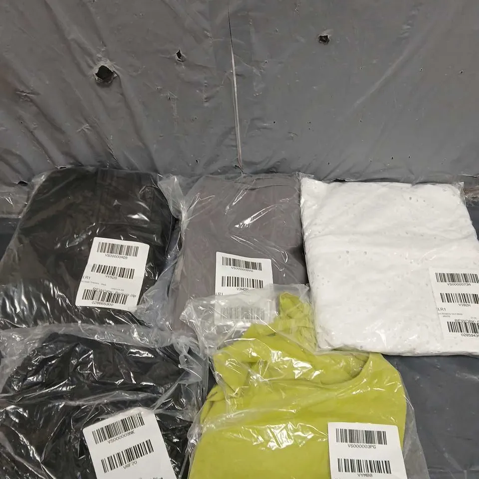 LOT OF 5 ASSORTED CLOTHING ITEMS TO INCLUDE - BROIDERY SHIRT WHITE 22-24 - CAMI VEST TOP GREEN 20 - CARGO TROUSERS BLACK 34R - ETC