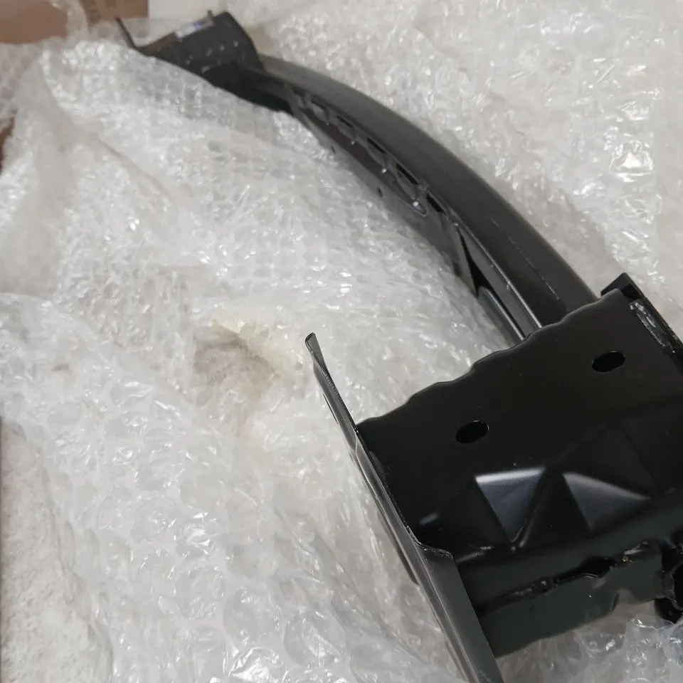 VOLVO OEM PART 32422305 – BLACK BUMPER RAIL
