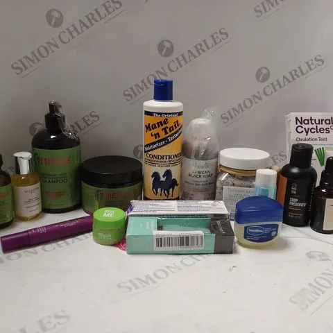 APPROXIMATELY 20 ASSORTED COSMETICS ITEMS TO INCLUDE MIELLE ROSEMARY MINT STRENGTHENING SHAMPOO (335ml), LIZ EARLE ENVIRONMENTAL DEFENCE CREAM MINERAL SPF 25 (50ml), THE ORIGINAL MANE 'N TAIL MOISTURI
