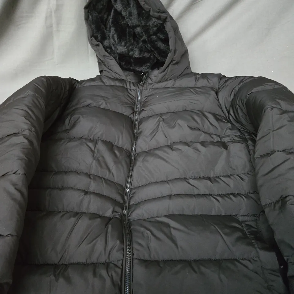 NEW LOOK CURVES BLACK PUFFER JACKET - SIZE 24