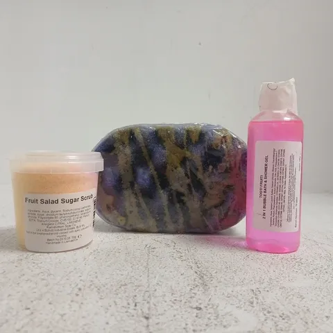 APPROXIMATELY 8 ASSORTED COSMETIC ITEMS INCLUDING VARIOUS MAKES AND BRANDS - COLLECTION ONLY
