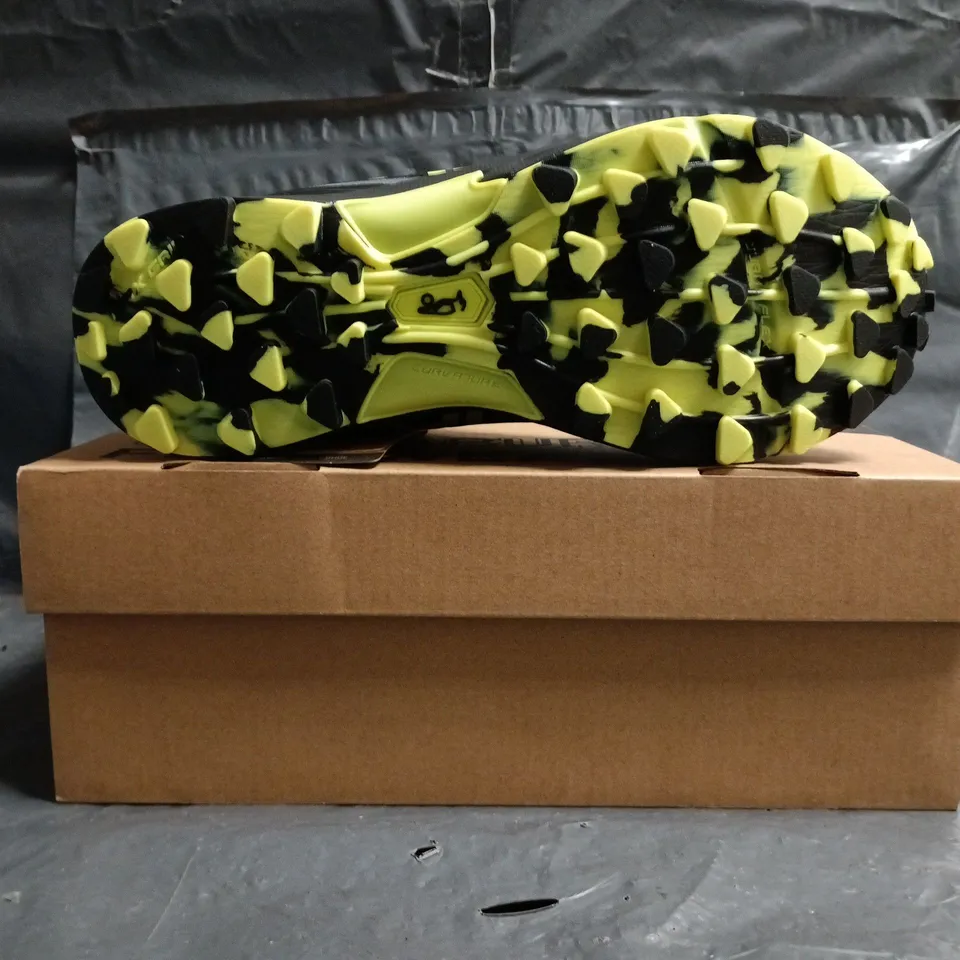 BOXED PAIR OF KOOKABURRA TRAINERS IN BLACK/LIME SIZE UK 7