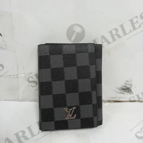 MENS LOUIS VUITTON WALLED